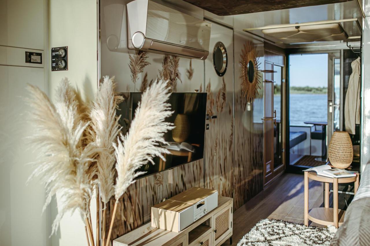 Myhouseboat 2 Hotel Moerbisch Am See Exterior photo